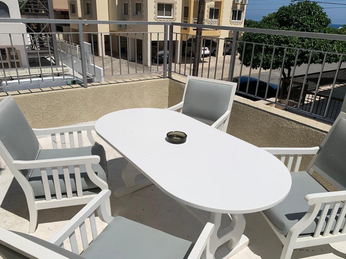Pasithea Family Apartment Larnaca Esterno foto